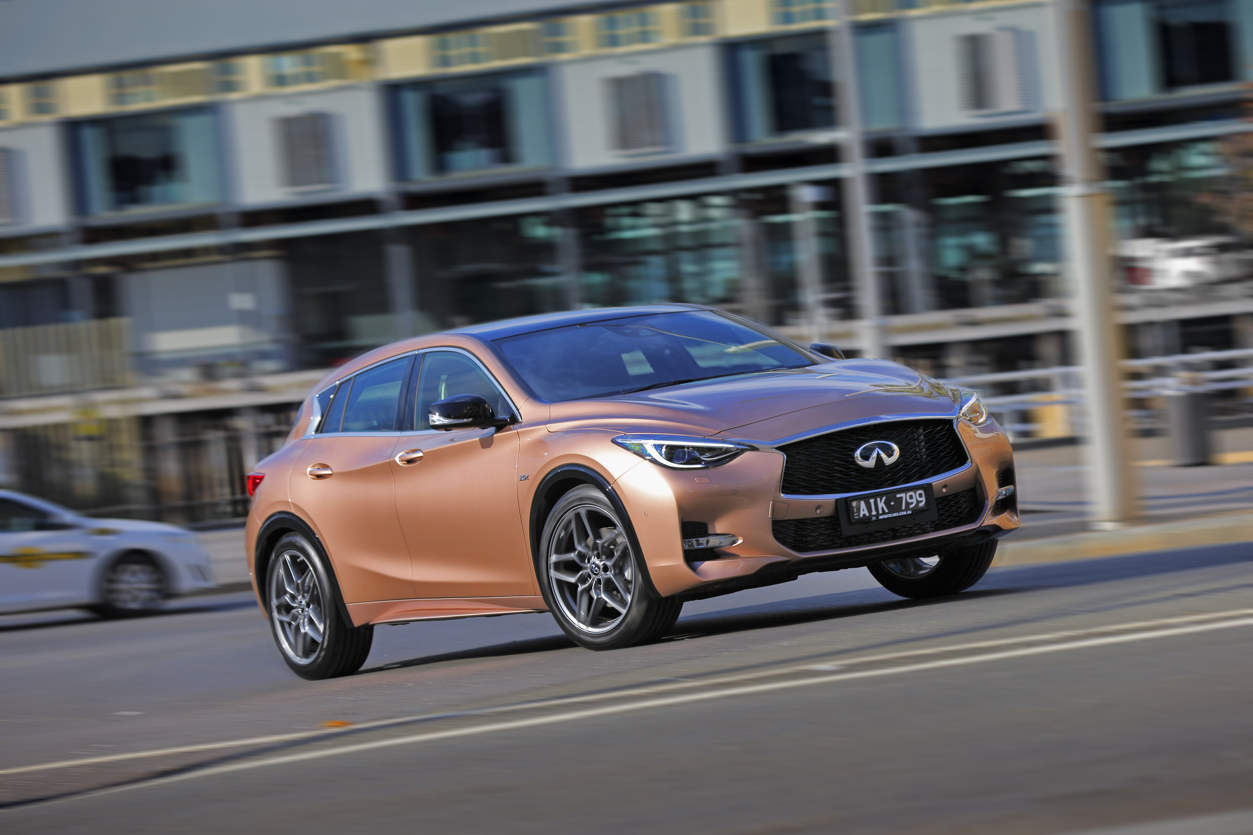 Infiniti Q30 - 3