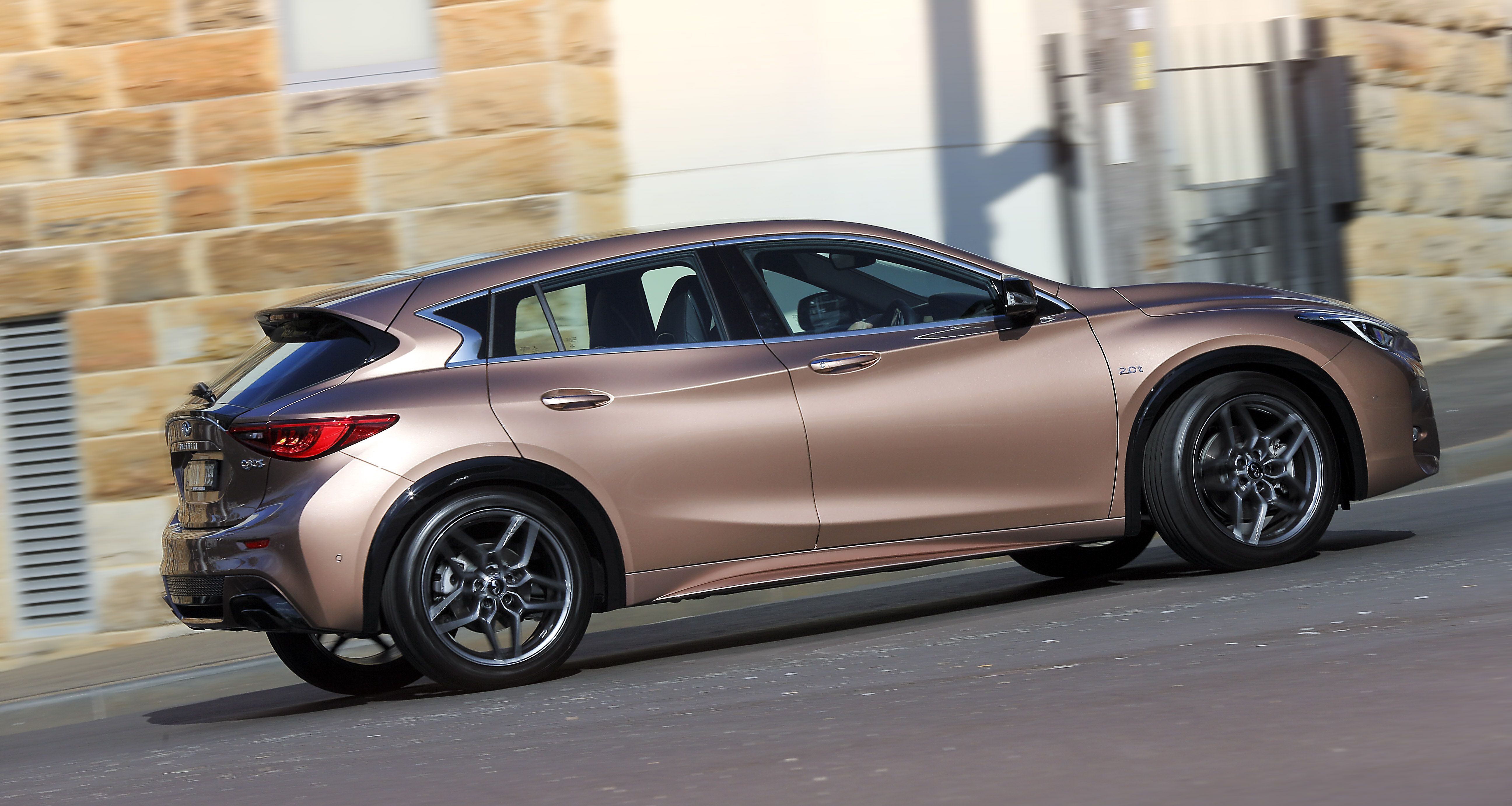 Infiniti Q30 - 5