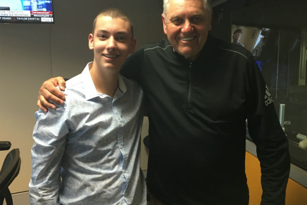 Angus Gill performs live – 4BC