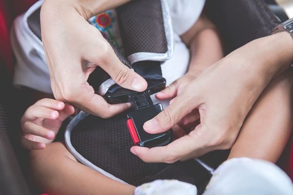 Article image for Hundreds of children locked in hot cars every year