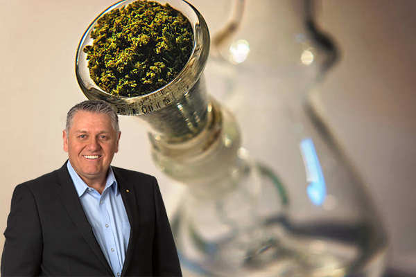 Article image for Ray Hadley laughs off bong smoking accusations