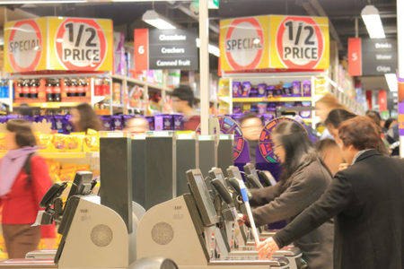 Coles backflips on bag ban, hands out free plastic bags indefinitely