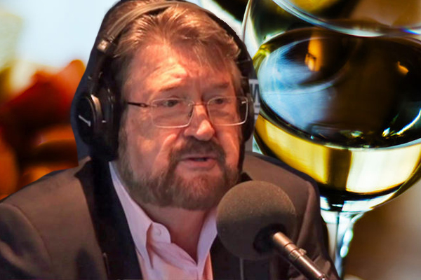 Article image for Senator Derryn Hinch takes a tumble