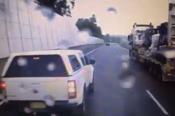 Article image for VIDEO | Idiotic driver plays chicken with a truck