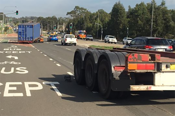 Article image for Truck loses rear axles at high speed