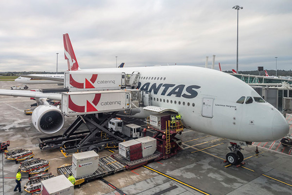 Article image for Qantas catering staff threatening to strike
