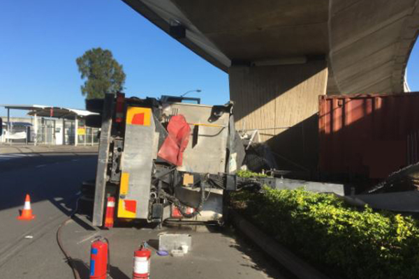 Article image for Truck rollover causes lengthy delays at Sydney Airport