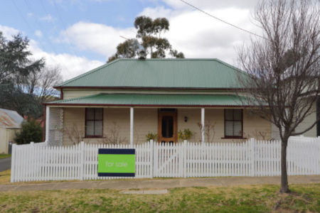 Labor will keep capital gains tax and negative gearing policies despite clear market downturn