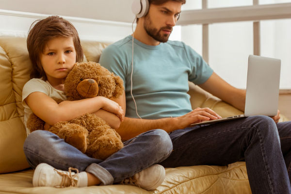 Parents on smartphones disconnect from their kids