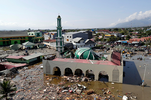 Article image for Fears thousands are dead as earthquake, then tsunami hits Indonesian island