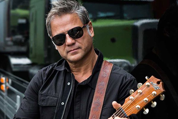 A song for the Drought: Jon Stevens on Hay Mate: Buy a Bale concert