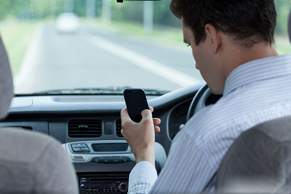 Article image for Former policeman floats stricter penalty for drivers using mobile phones