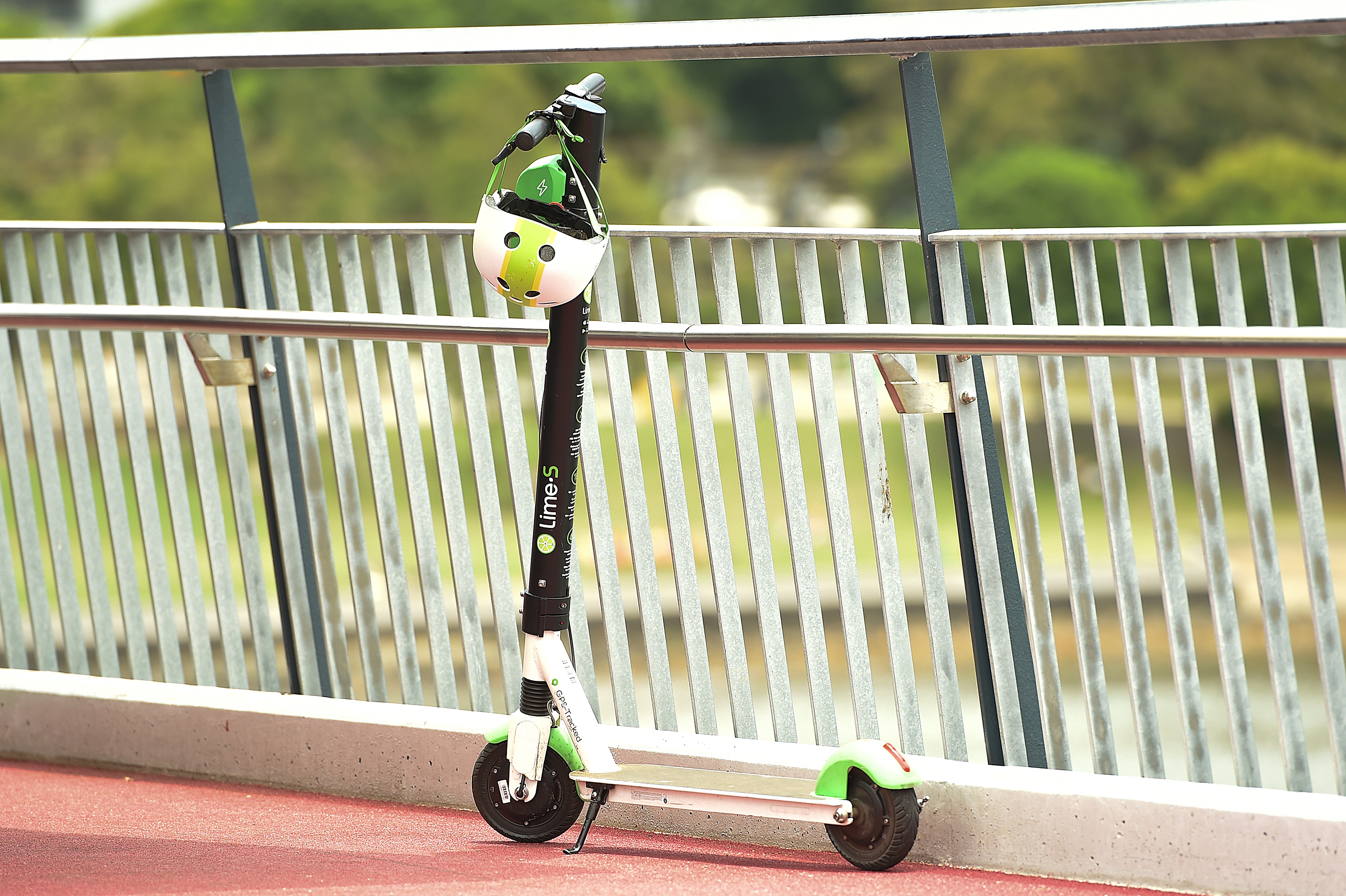 Article image for Lime Scooter rider flees after hitting a car — and police can’t do anything