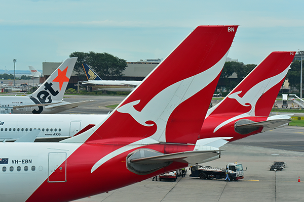 Qantas plans non-stop flights to London and New York