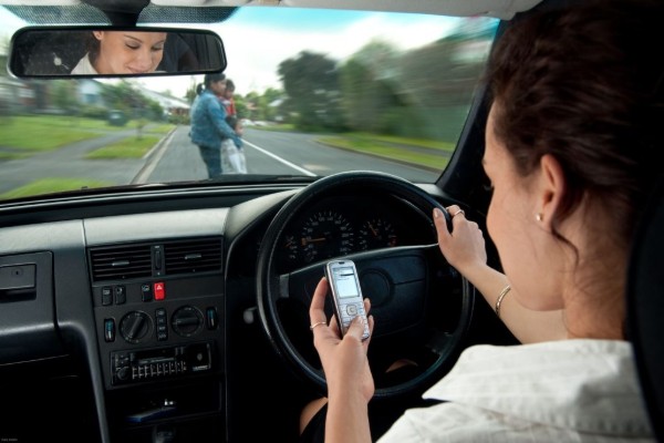Time to criminalise mobile phone driving