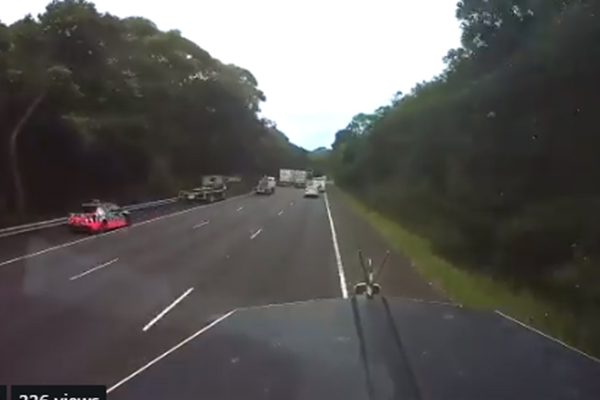 WATCH | Truck forced to slam on brakes due to 40km/h emergency vehicle rule