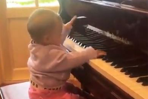 WATCH | Ray’s baby granddaughter Ava playing piano