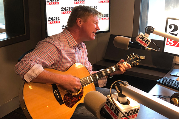 Article image for Darren Coggan performs incredible tributes to Glen Campbell and Cat Stevens