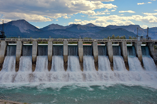 Senator urges QLD government to build dams ‘urgently’