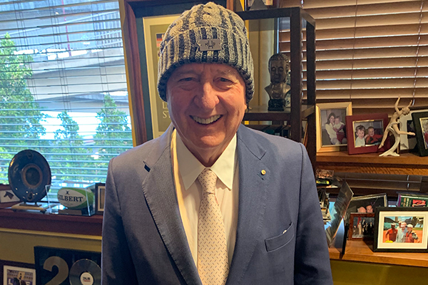 Alan Jones gets behind Beanies for Brain Cancer