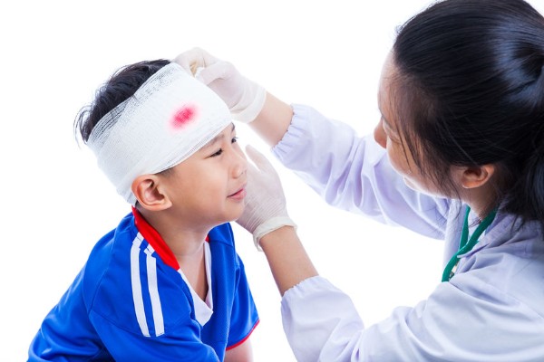 Child head injuries less likely on field