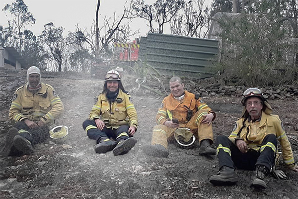Article image for Tony Abbott describes horror bushfires after returning from the frontline