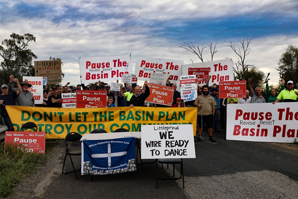 Article image for Fed-up farmers marching against the federal government