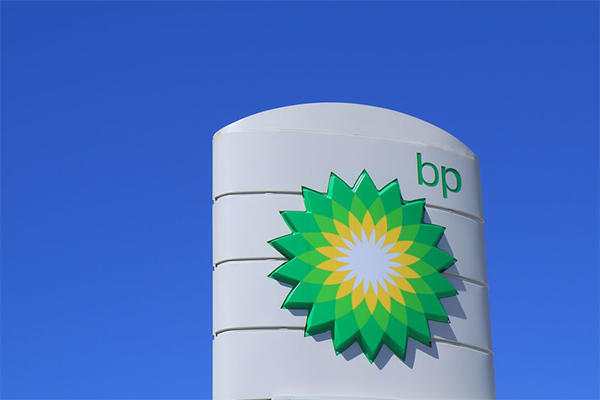 BP switches loyalty to Qantas in ‘big blow’ for Virgin