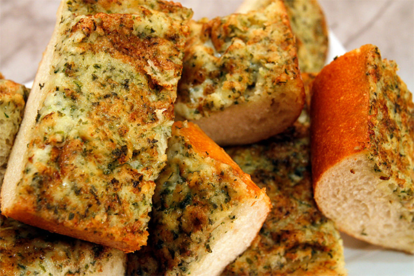 Article image for Aussie student lands dream job of garlic bread taste tester