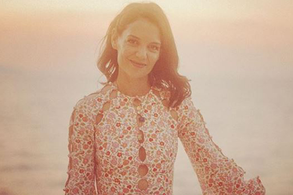 Article image for Katie Holmes will be serving burgers to support families in need