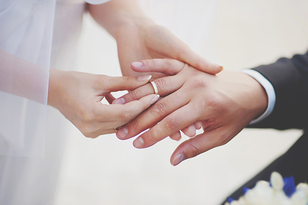 Young couples shy away from tying the knot