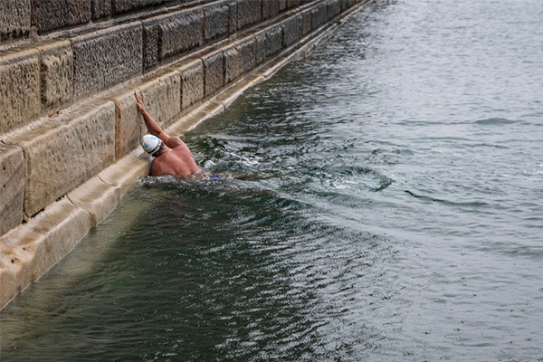 Article image for How an Aussie outback grazier is training to swim the English Channel