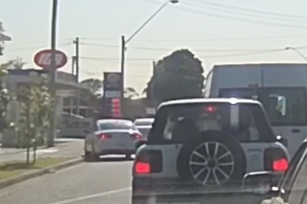 Article image for WATCH | Reckless driver mounts footpath in school zone