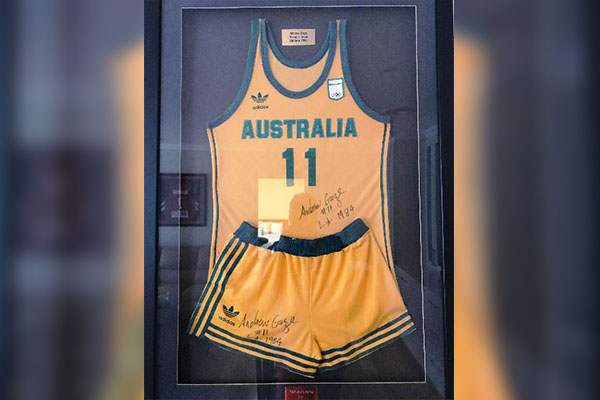 Article image for Basketball legend’s Olympic Games uniform auctioned off for bushfire relief