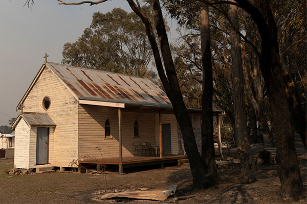 Article image for Employment Minister says bushfire-affected businesses will have access to grants within weeks