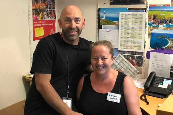 Incredible couple continues volunteering after losing everything in bushfires