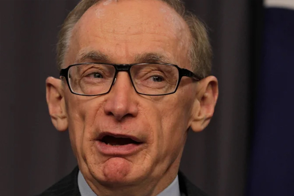 Bob Carr calls for Australia to block ‘intolerable’ extradition of Julian Assange