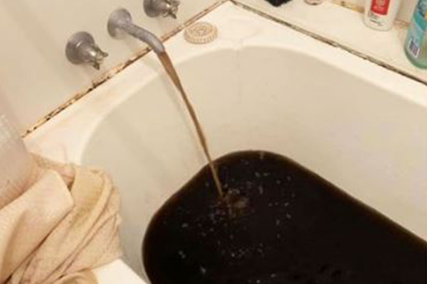 Article image for Locals distressed at dirty water flowing from NSW taps