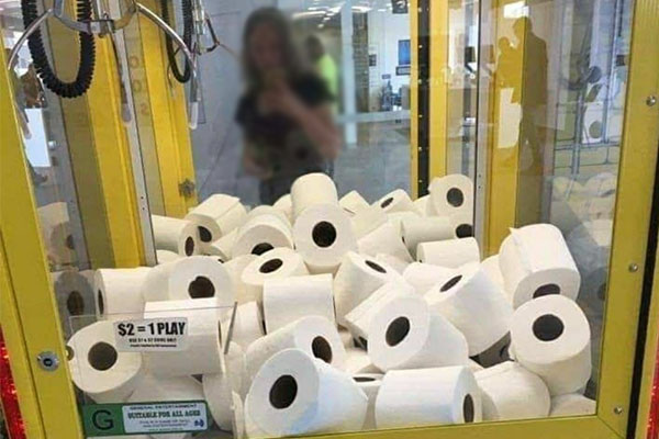 Article image for Cheeky photos during toilet paper shortage