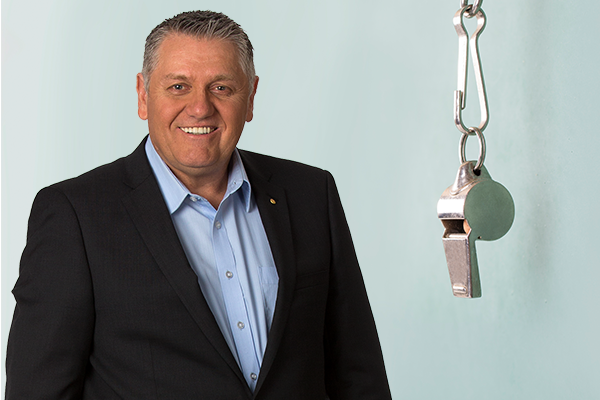Article image for Ray Hadley is urging retired NRL referees to dust off the whistle