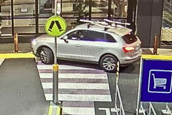 Article image for Stolen Audi driven into shopping centre entrance before jewellery heist