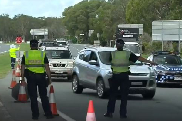 Article image for Hundreds turned away at QLD borders