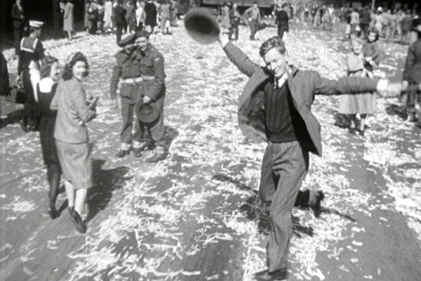 Article image for Ray Hadley’s incredible call from woman immortalised in WWII photo