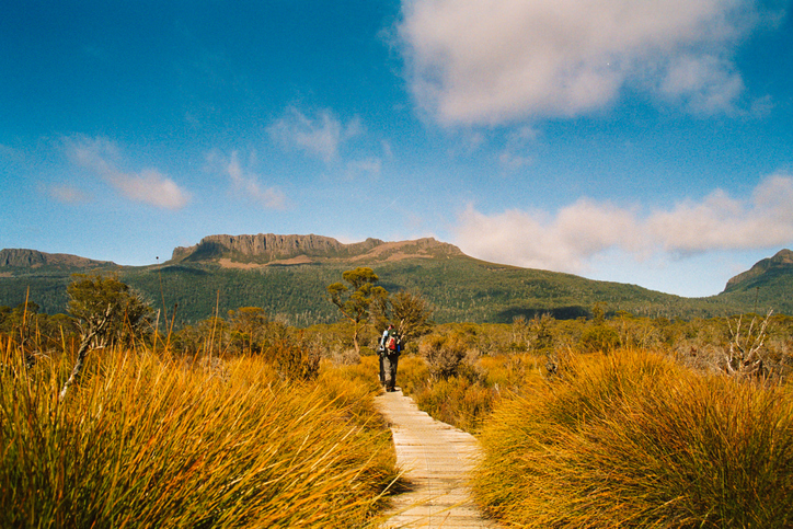 Wanderlusting Aussies urged to ‘flip the switch’ on travelling backyard