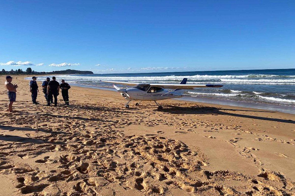 Article image for BREAKING | Light plane makes emergency landing on Northern Beaches