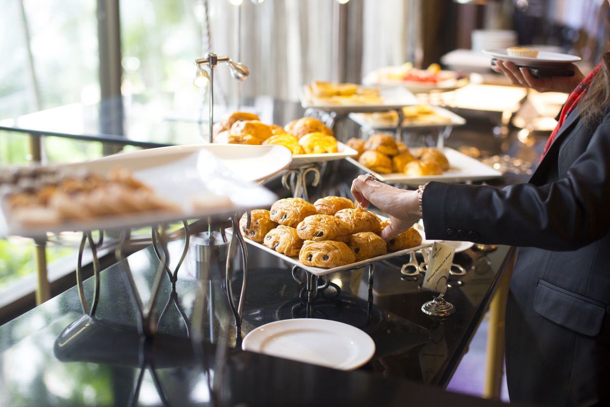 Article image for Tourism and hospitality operators want buffets back on the menu