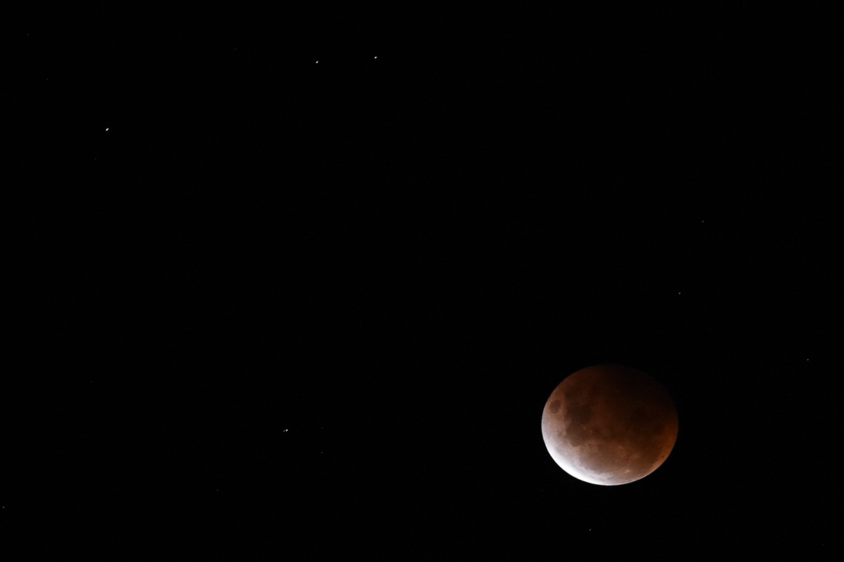 Article image for PHOTOS | Super blood moon stuns Australian skies