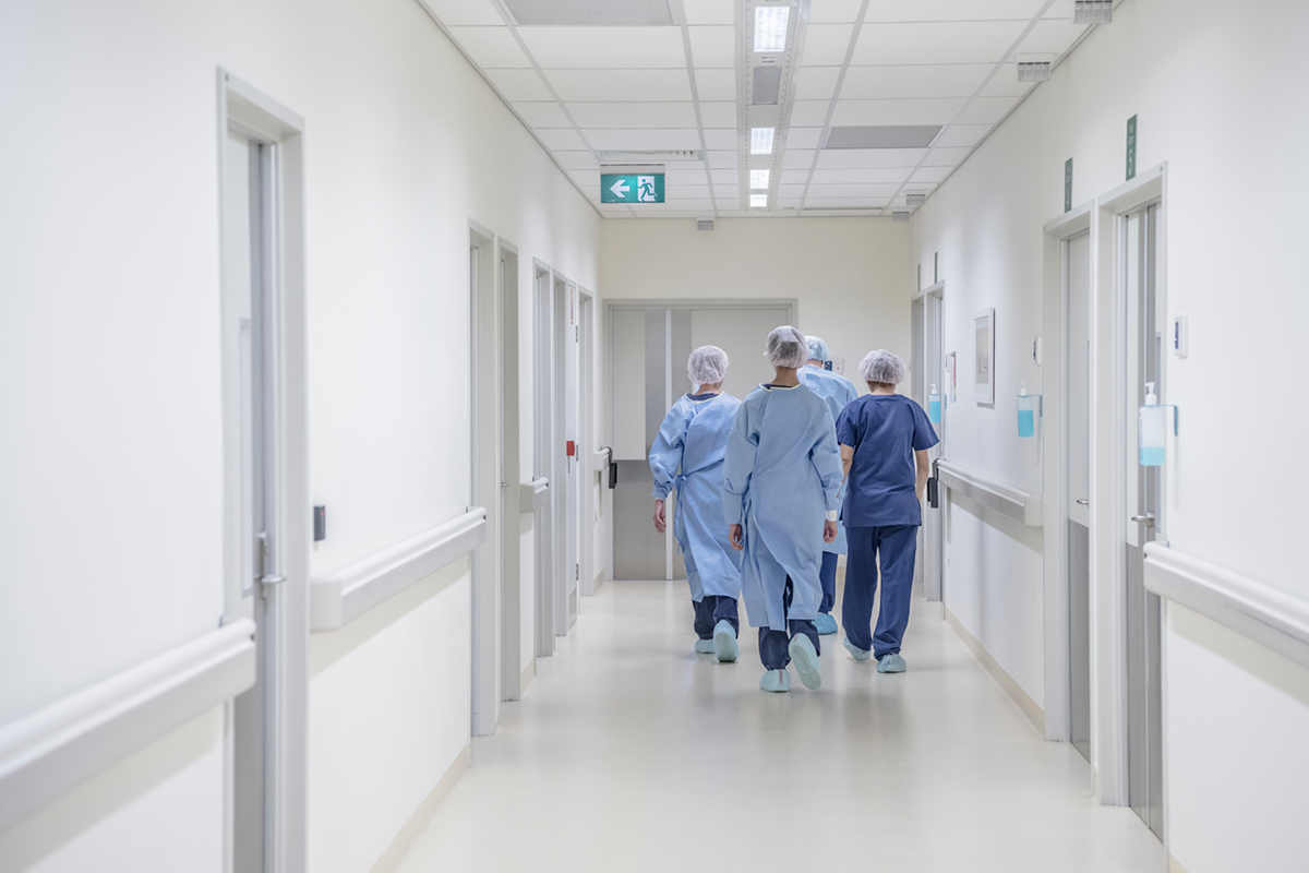 Article image for ‘Nurses cleaning floors’ as health workers locked out of Queensland