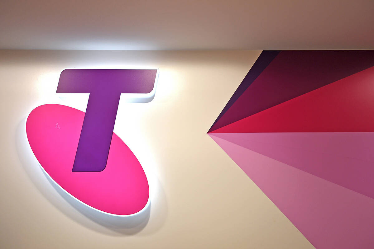 Article image for Telstra boss expects unions to get behind mandatory jabs
