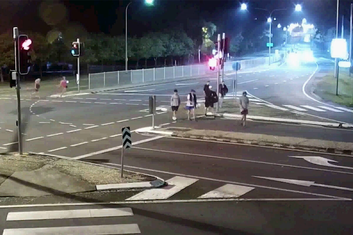 Article image for CCTV | Police hunt for group of 13 linked to alleged park slashing